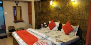 26 bedrooms, WiFi