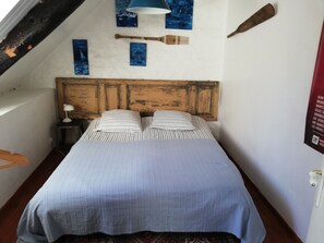 2 عدّة غرف نوم ومكواة/لوح كي وسرير سفر وواي فاي مجانًا