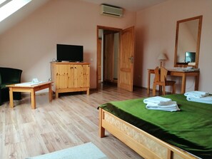 標準雙人房 | 迷你吧、房內夾萬、書桌、遮光窗簾/窗簾