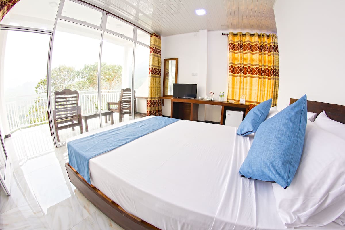 Standard Double Room | Minibar, in-room safe, desk, iron/ironing board