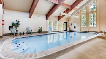 Piscina coperta, una piscina riscaldata