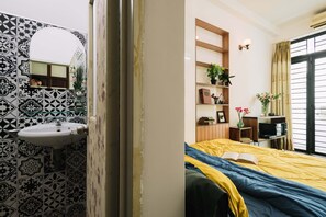 1 bedroom, Internet - Double room No.4 with private bathroom and balcony (ho chi minh)