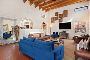 TV, fireplace, offices - Casa Ladera - Spectacular Views, Expansive Deck (Santa Fe)