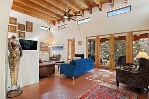 TV, fireplace, offices - Casa Ladera - Spectacular Views, Expansive Deck (Santa Fe)