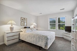4 habitaciones, tabla de planchar con plancha, wifi y ropa de cama 
