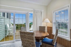 Interior - 2 Blocks to Beach Access-Tennis-PickleBall-Community Pool/HT (Duck)