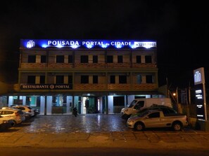Front of property - evening/night - Pousada Portal da Cidade (Aracaju)