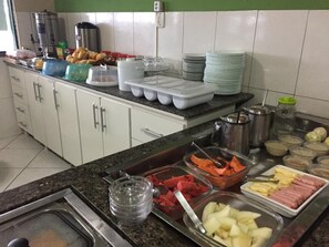 Free daily buffet breakfast - Pousada Portal da Cidade (Aracaju)