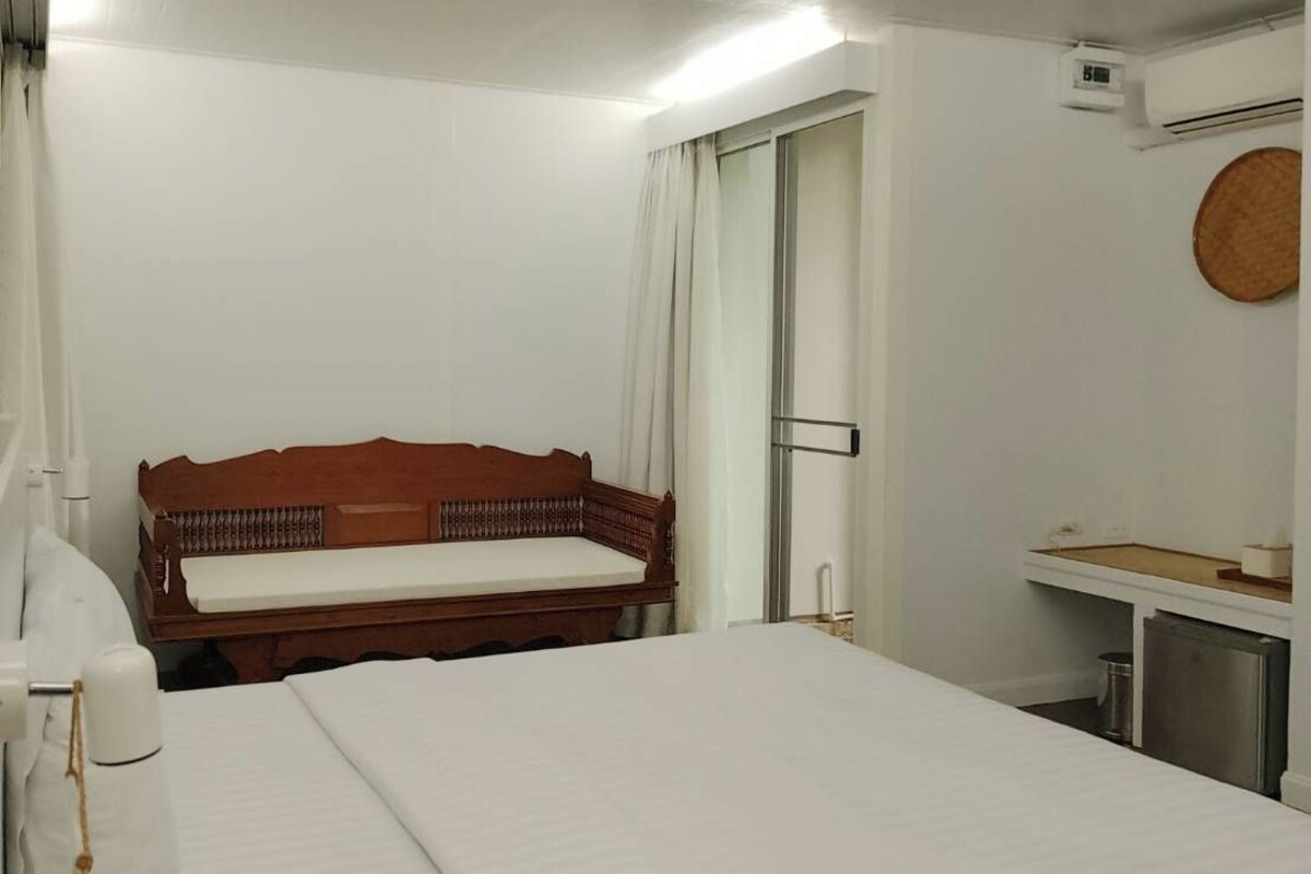 Standard Triple Room | Blackout drapes, iron/ironing board (on request), WiFi (free)