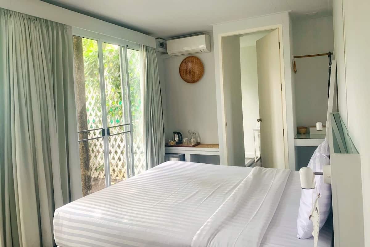 King Room with Balcony | Verdunkelungsvorhänge, Bügeleisen/Bügelbrett, kostenloses WLAN