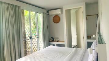 King Room with Balcony | Blackout curtains, iron/ironing board (on request), free WiFi