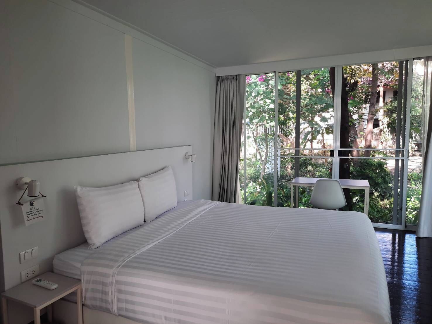 King Room with Garden View | ผ้าม่านกันแสง, เตารีด/โต๊ะรีดผ้า, Wi-Fi ฟรี, ผ้าปูที่นอน