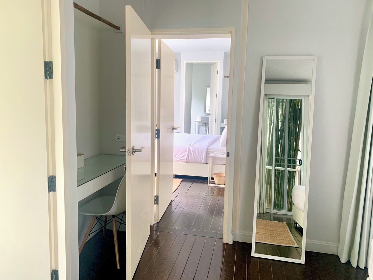 ผ้าม่านกันแสง, เตารีด/โต๊ะรีดผ้า, Wi-Fi ฟรี, ผ้าปูที่นอน