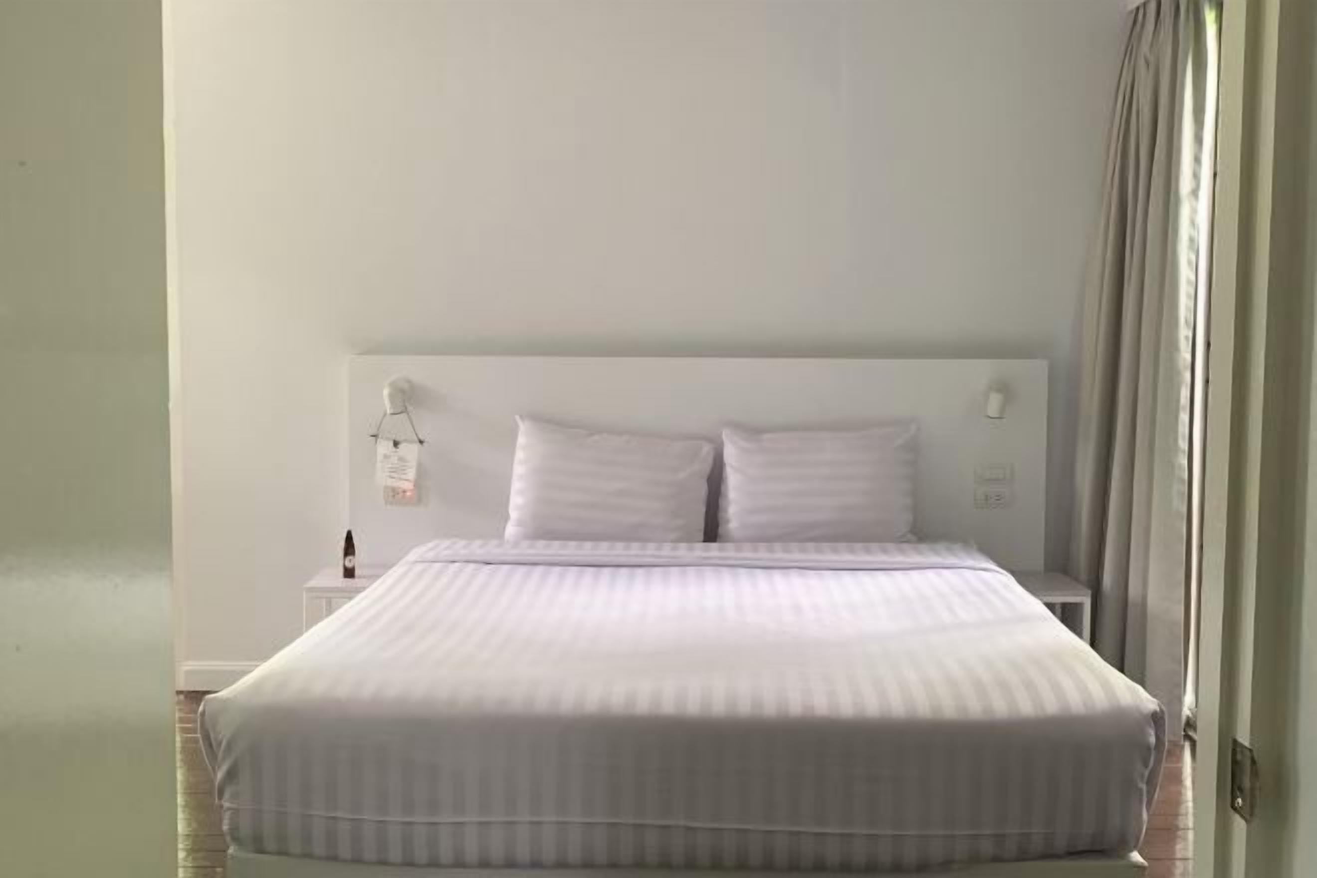 ผ้าม่านกันแสง, เตารีด/โต๊ะรีดผ้า, Wi-Fi ฟรี, ผ้าปูที่นอน