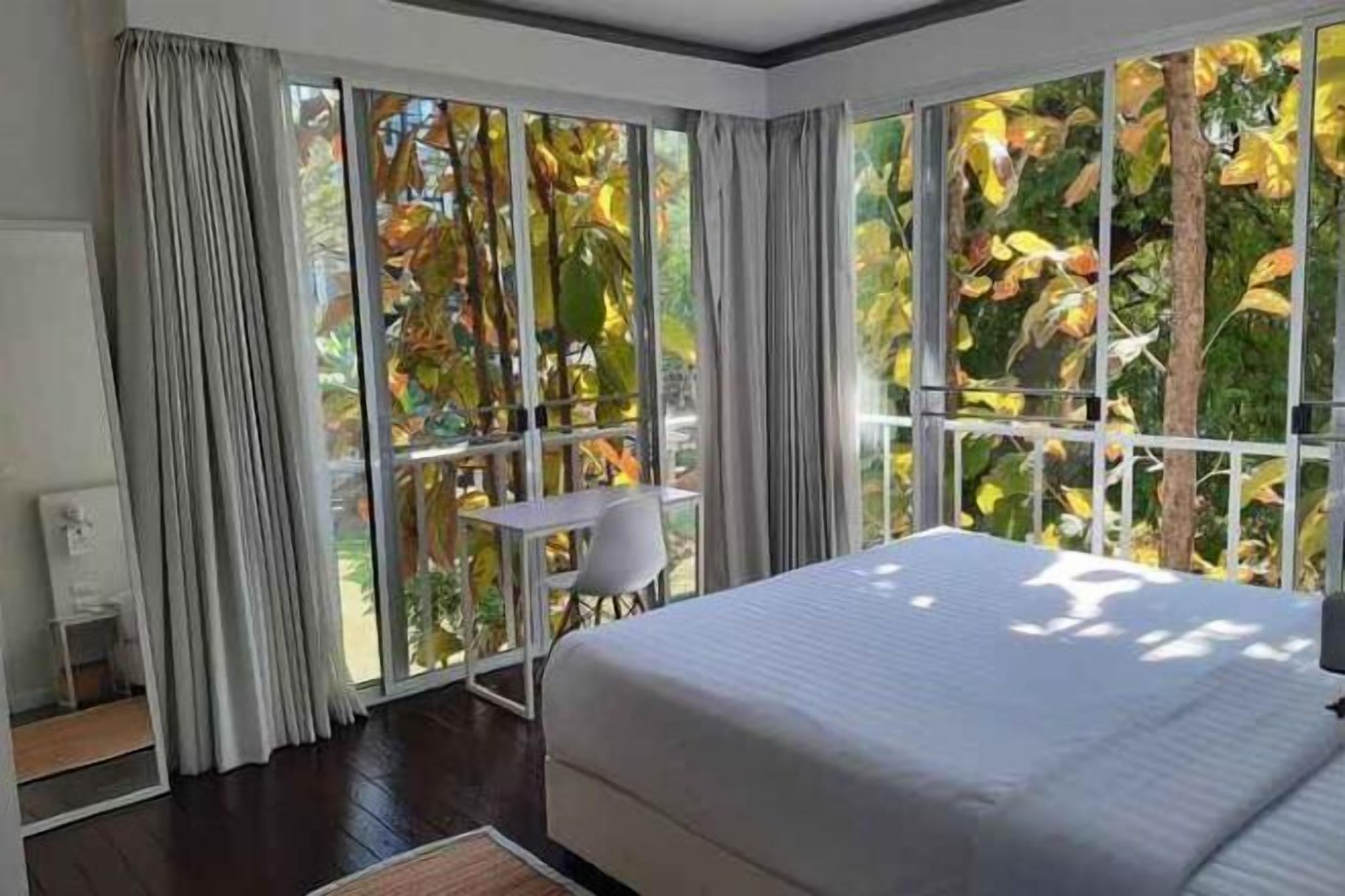 Blackout drapes, iron/ironing board, free WiFi, bed sheets