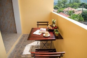 Basic Double Room Single Use | Balcony - Nicha Apartment (Kamala)