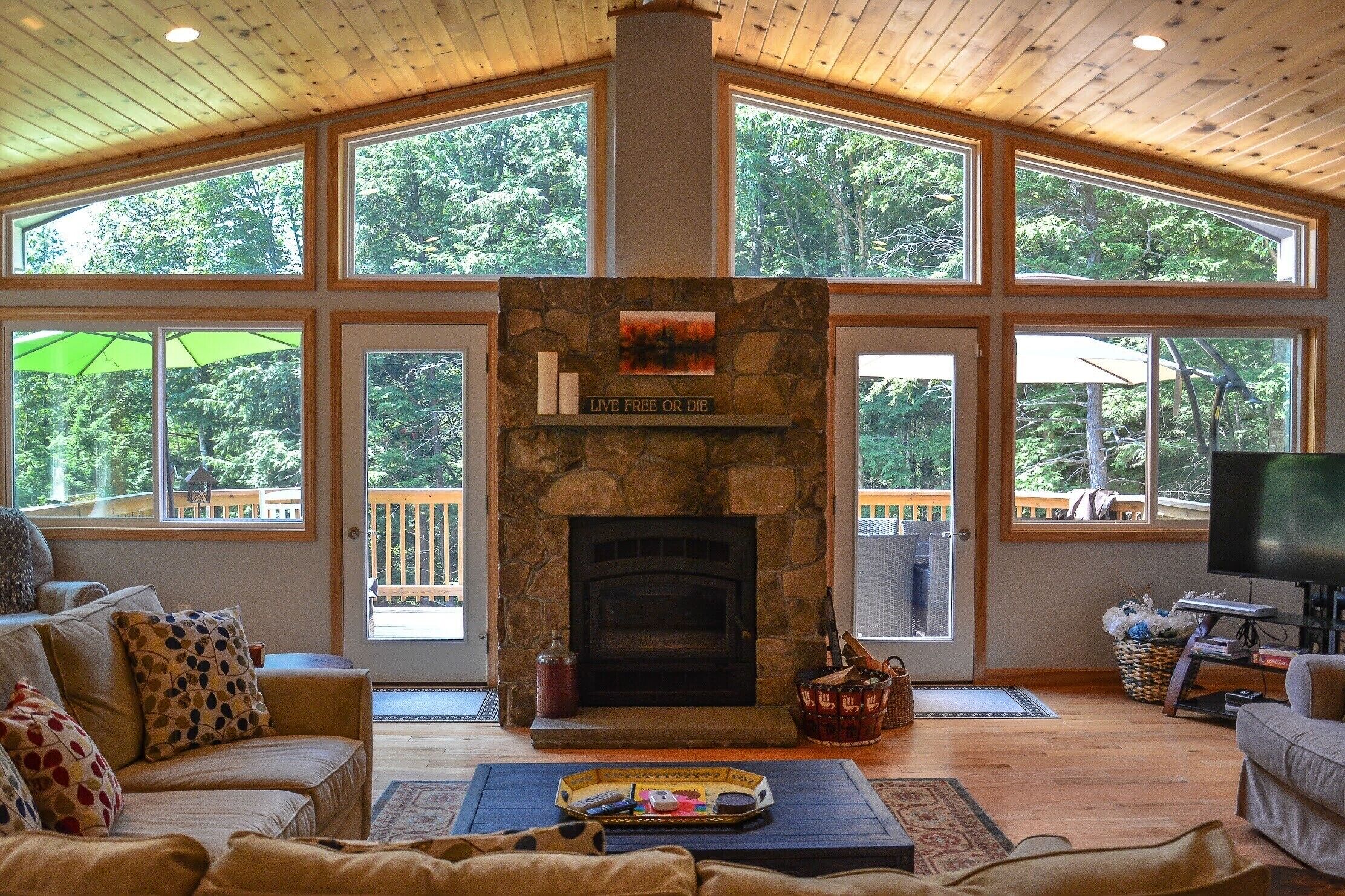 Luxury chalet nr Attitash w/fireplace-3 br;2+ba