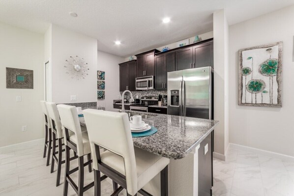 Fridge, microwave, stovetop, dishwasher - Beautiful 5Bd TH Splash Poolchampions Gate-1596mvd (Davenport)