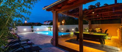 Outdoor pool, a heated pool