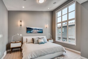 2 室のベッドルーム、セーフティボックス (室内)、アイロン / アイロン台、WiFi (無料)