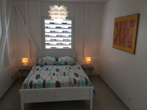 3 bedrooms, travel cot, free WiFi, bed sheets