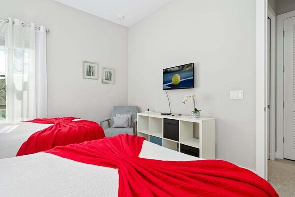 4 bedrooms, iron/ironing board, WiFi, bed sheets