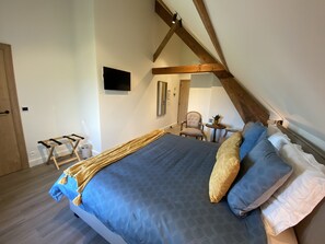Deluxe Double Room (Amedee) | Premium bedding, down duvets, individually decorated - Madelette B&B (Moorslede)