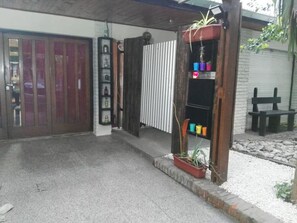 المنطقة المحيطة بالمنشأة