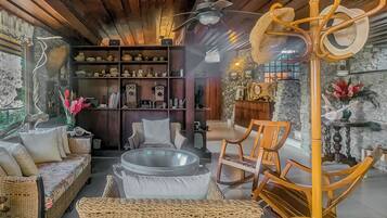 TV connectée, livres, chaßne hi-fi