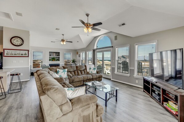 Smart TV, fireplace, video games, foosball - Corolla 4x4 house: Ocean views, Pool, Remodeled Master Bathroom, Wild Horses (Corolla)