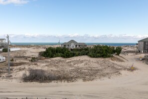 Beach nearby - Corolla 4x4 house: Ocean views, Pool, Remodeled Master Bathroom, Wild Horses (Corolla)
