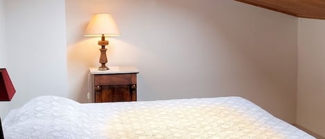 2 bedrooms, iron/ironing board, travel crib, WiFi (free)