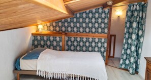 2 bedrooms, iron/ironing board, travel crib, WiFi (free) - Homerez - Villa in Sisteron with Pool (Sisteron)