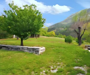 Property grounds - Homerez - Villa in Sisteron with Pool (Sisteron)