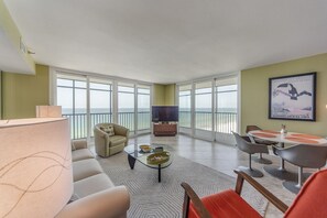TV - Direct Beachfront Unit - Shores of Madeira #505 (Madeira Beach)