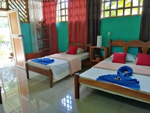 Habitación cuádruple clásica, vistas al mar