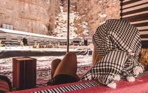 تناول الطعام بالخارج