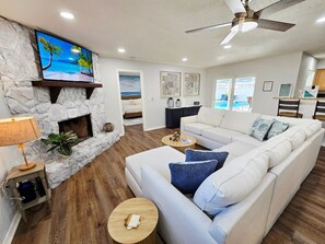 Televisión, chimenea y futbolito 