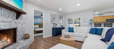 TV, lareira, pebolim