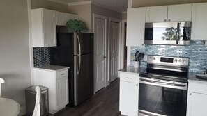 Fridge, microwave, oven, stovetop - *Amazing ocean view villa Bikes included* (Hilton Head Island)
