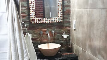 Deluxe Double Room | Bathroom