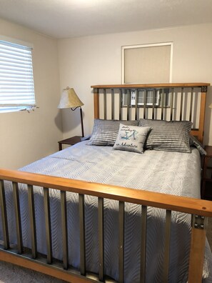 2 多间卧室、熨斗/熨衣板、WiFi、床单