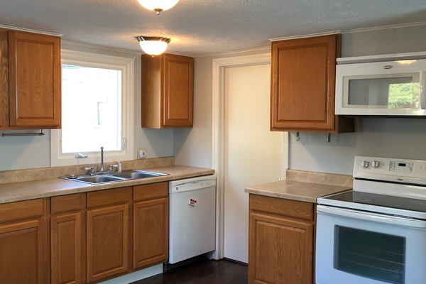 Køleskab, mikrobølgeovn, ovn, kogeplade