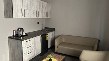 Family Suite | Living area | 41-inch LED TV with cable channels, TV
