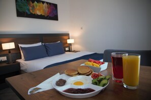 Deluxe-Zimmer | Allergikerbettwaren, Minibar, Schreibtisch