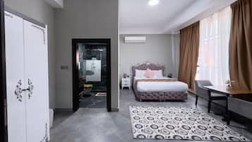 Hypo-allergenic bedding available, minibar, desk, laptop workspace