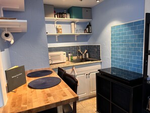 Fridge, microwave, stovetop, coffee/tea maker