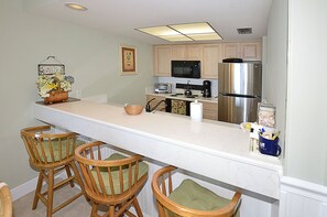 Fridge, oven, stovetop, coffee/tea maker