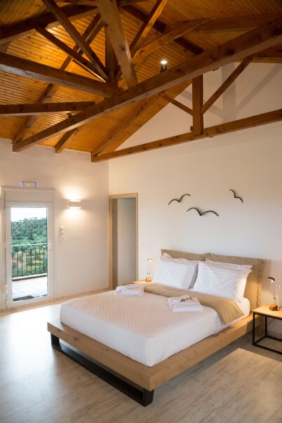 Olea Escape - Your own house in an exclusive olive estate | Stunning 360° Views