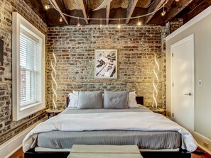 2 makuuhuonetta, silitysrauta/-lauta, ilmainen Wi-Fi, vuodevaatteet